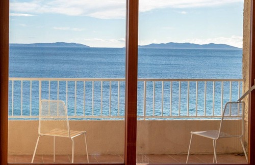 Cavaliere Beach Apartment | Stunning Le Lavandou Seaview Retreat for 6, Near Beach