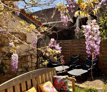 Chedigny House | Experience Oceanfront Bliss at Le Lavoir aux Roses