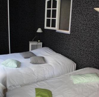 Selles-sur-Cher Hotel | Pet-Friendly Getaway at Le Lion d'Or with Family Amenities
