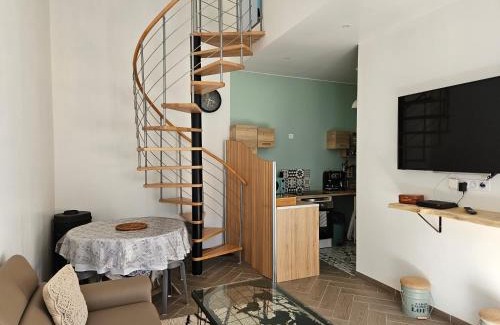 Durtol House | Cozy Le Little Cocoon: Oceanfront Retreat with Pet-Friendly Vibe