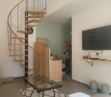 Durtol House | Cozy Le Little Cocoon: Oceanfront Retreat with Pet-Friendly Vibe