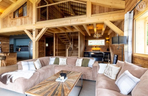 Crest-Voland House | Discover LE Lodge Charvin - Crest Voland with Spa & Breakfast