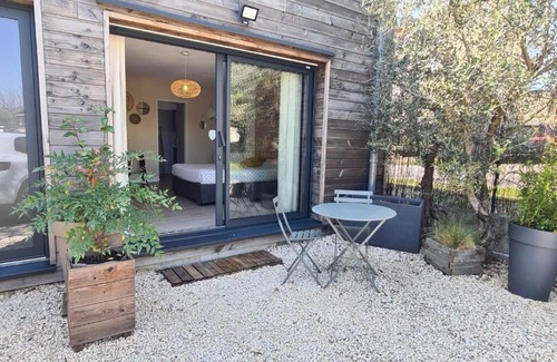 Ganges Apartment | Relax at LE Lodge DES Oliviers: Family-Friendly Retreat