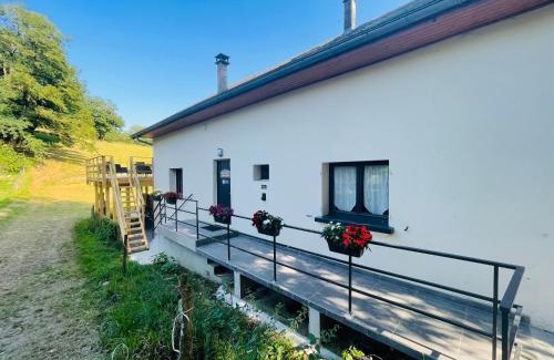 Sainte-Helene-du-Lac Bed & Breakfast | Discover Le Lodge du Pichat: Family-Friendly Retreat