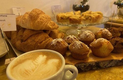 Portese House | Guest Rated 9.8: Le Logge del Garda - Pet Friendly Retreat
