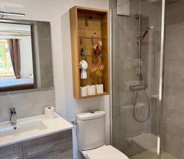 Le Tallud Bed & Breakfast | Discover Le logis d'Edwige: Family-Friendly Retreat