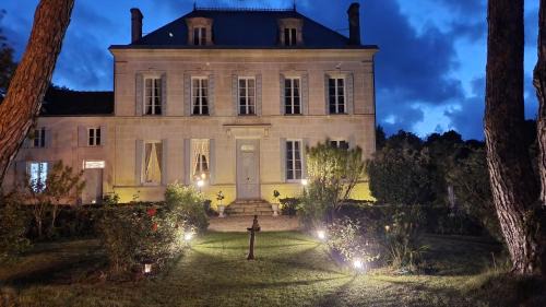 Epargnes Bed & Breakfast | Experience Oceanfront Bliss at Le Logis d'Epargnes B&B