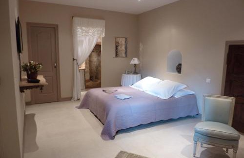 Vic-le-Comte House | Family-Friendly Retreat at Le Logis d'Hortense - 9/10 Rated