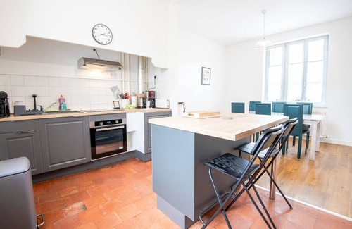 Montlouis-sur-Loire House | Relax at Le Logis des Cerisiers with Spa & Breakfast Options