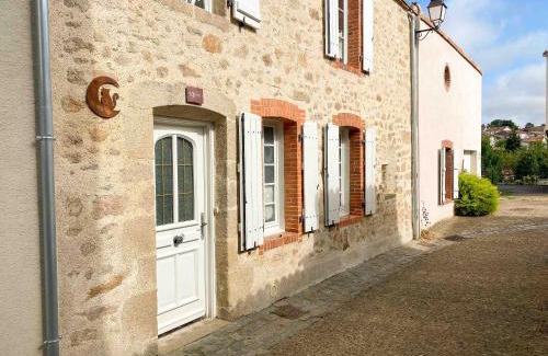 Mortagne-sur-Sevre House | Family-Friendly Retreat, Le logis de la Forge near Puy du Fou