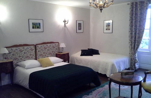 Ruelle-sur-Touvre Bed & Breakfast | Relax at Le Logis De Ruelle: Pool, Dining & Family Fun