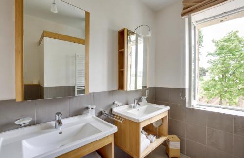 Saint-Etienne-De-Lisse Bed & Breakfast | Elegant Le logis de Valandraud: Oceanfront Bliss Awaits