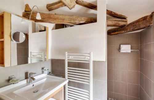 Saint-Etienne-De-Lisse Bed & Breakfast | Elegant Le logis de Valandraud: Oceanfront Bliss Awaits