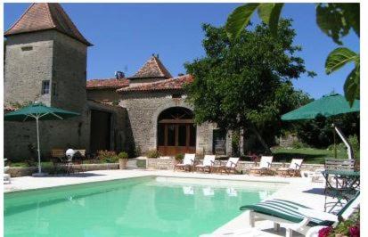 Villefagnan House | Cozy Stay at Le Logis des Tours with Pool & Breakfast