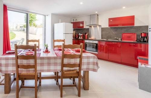 Saix House | Cozy Le Logis Troglo: Family-Friendly Retreat with Pool