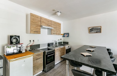 Saint-Andre-de-Cubzac Apartment | Relaxing Le Long du Fleuve Apartment with River View Balcony