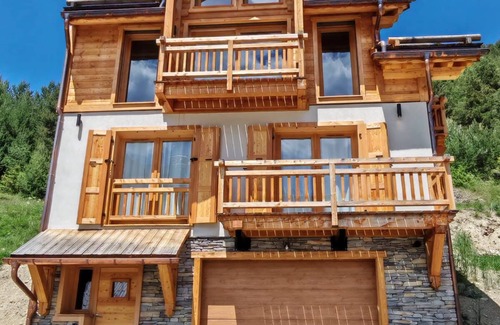 Ceillac Ski Chalet | LE LOUP BLANC Chalet | 3 bed rooms | Ceillac - Queyras