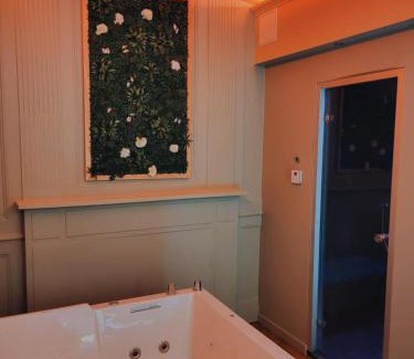 Vitre House | Le Love Castel