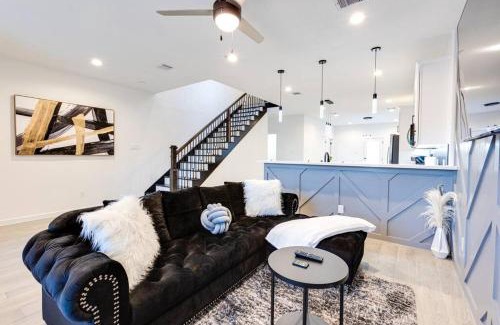 Foster Place House | Elegant 3BR Home Near Medical Center and Downtown HTX