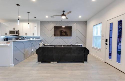 Foster Place House | Elegant 3BR Home Near Medical Center and Downtown HTX