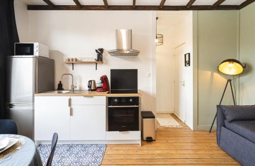 Valenciennes Apartment | Unwind at Le Luxueux: Design Living with Netflix & WiFi