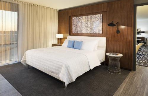 Oak Brook Hotel | Relax at Le Méridien Chicago: Pet-Friendly & Spa Amenities