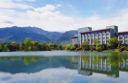 Emeishan Hotel | Exquisite Le Méridien Emei Mountain Resort with Ocean Views