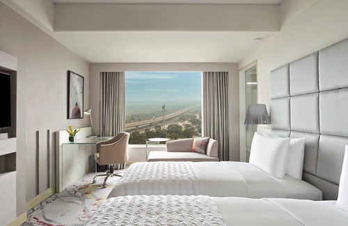DLF Phase 3 Hotel | Elegant Le Méridien Gurgaon: Pool, Spa & Family-Friendly
