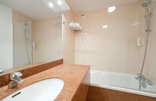 Merignac Hotel | Relax at Le M & Spa: A 4-Star Oceanfront Oasis