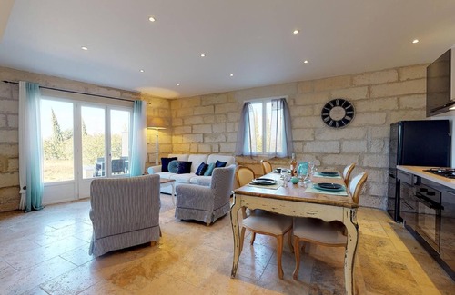 Saint Pierre de Mezoargues Apartment | Le Mas de Guiguite