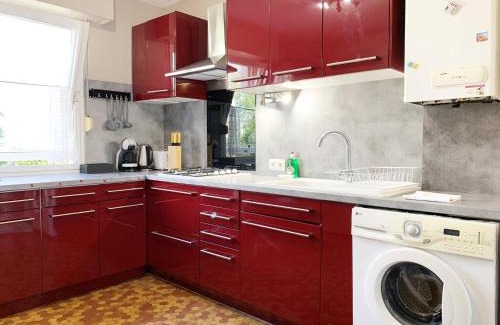 Mainvilliers Apartment | Family-Friendly Stay at Le Mainvillois with Parking Included