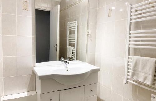 Mainvilliers Apartment | Family-Friendly Stay at Le Mainvillois with Parking Included