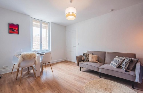 Mont d'Arene Apartment | Majorelle - Peaceful 2 Bedroom Retreat Near Train Station