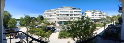 Bordeaux-Lac Apartment | Relax at Le Manhattan 3*: Lake Views & Top Amenities