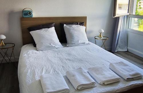 Bordeaux-Lac Apartment | Relax at Le Manhattan 3*: Lake Views & Top Amenities