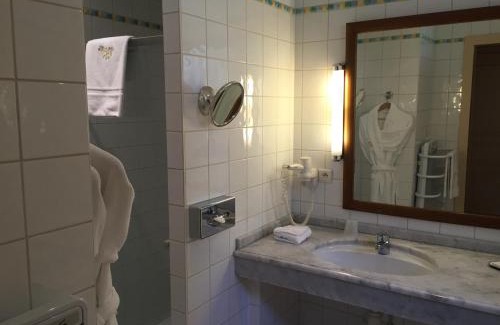 Gerardmer Hotel | Discover Le Manoir Au Lac: Top-Rated Oceanfront Escape