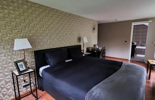Ottignies-Louvain-la-Neuve Bed & Breakfast | Pet-Friendly Retreat at Le Manoir De Morimont Awaits