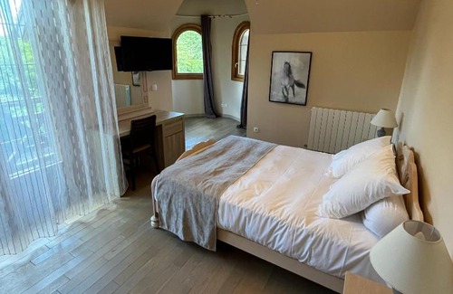Englesqueville-en-Auge Villa | Discover Le Manoir de l'Olivier: Family-Friendly Retreat