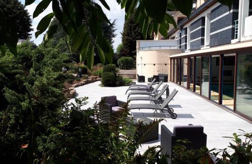 Caudry Bed & Breakfast | Elegant Le Manoir de la Mantille: Oceanfront Retreat Awaits