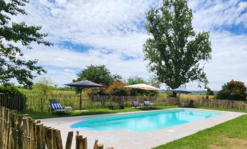 Lisle-sur-Tarn Hotel | Discover Le Manoir de Lisle: Oceanfront Bliss Awaits