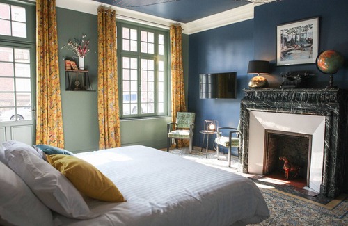 Le Neubourg House | Experience Le Manoir des Chevaux Dorés with Breakfast Included
