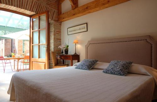 Balma Bed & Breakfast | Oceanfront Escape at Le Manoir Saint Clair with Pool Access