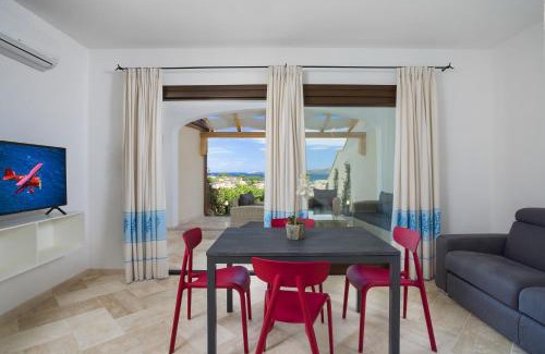 Cannigione House | Oceanfront Le Maree Apartments: Guest Rated 9.1/10