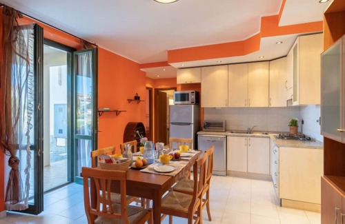 Piani-Ciapin Apartment | Relaxing Retreat at Le Margherite with Ocean Views