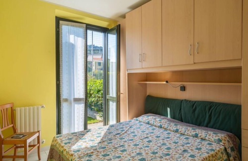 Piani-Ciapin Apartment | Relaxing Retreat at Le Margherite with Ocean Views
