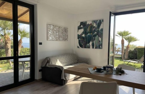 Piani-Ciapin Apartment | Pet-Friendly Le Margherita with Pool and Ocean View