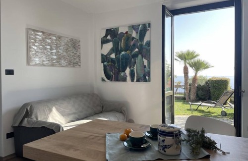 Piani-Ciapin Apartment | Pet-Friendly Le Margherita with Pool and Ocean View