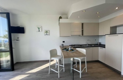 Piani-Ciapin Apartment | Pet-Friendly Le Margherita with Pool and Ocean View
