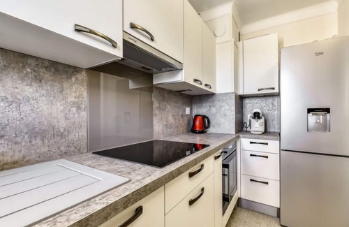 Mediterranee Apartment | Oceanfront Retreat at Le Marigny with Spa & Breakfast