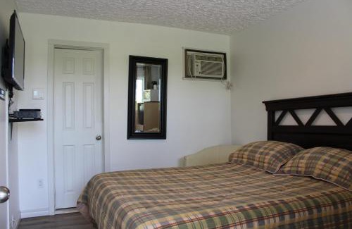 Vaudreuil Hotel | Pet-Friendly Comfort at Le Marigot - Perfect for Families